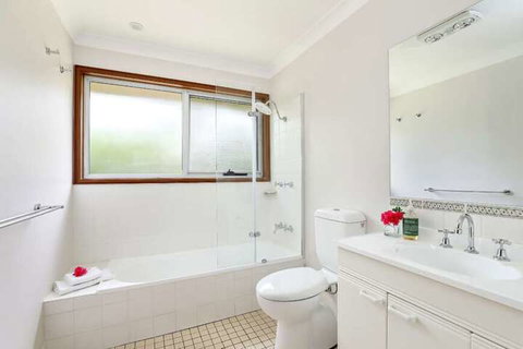 Mountain Den - Accommodation Redcliffe 1