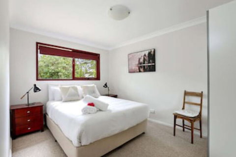 Mountain Den - Accommodation Redcliffe 0