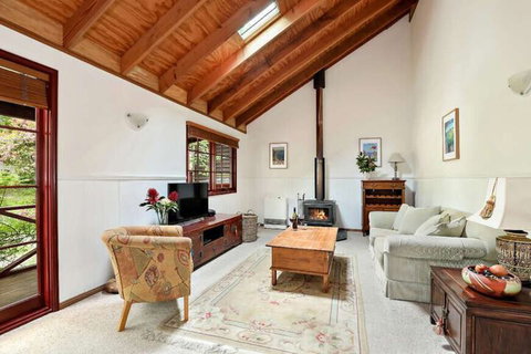 Mountain Den - Accommodation Redcliffe 2