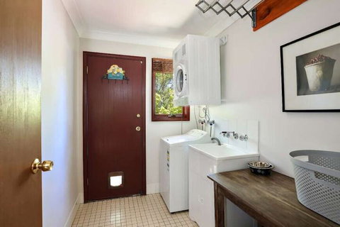 Mountain Den - Accommodation Redcliffe 4