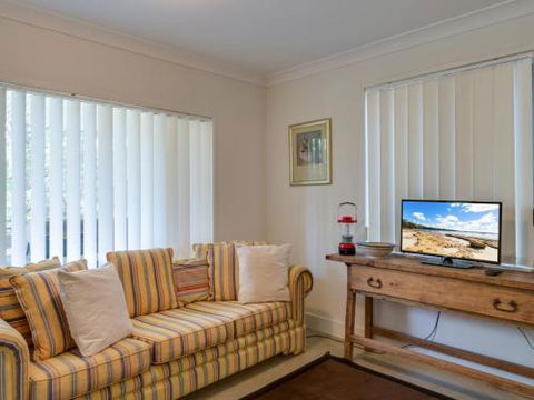 Kookaburra House At Vincentia 4pm Check Out Sundays - Accommodation Redcliffe 2