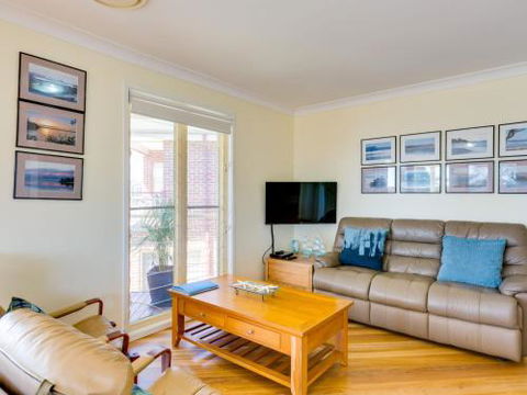 Pollys Escape Main House Cottage Vincentia 4pm Check Out Sundays - Accommodation Redcliffe 2