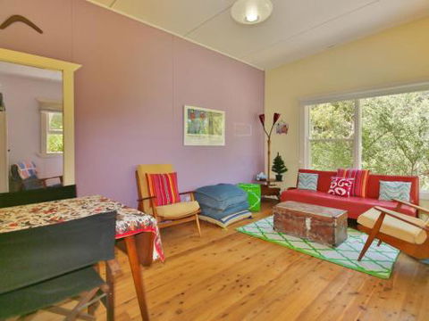 Rose Cottage At Hyams 4pm Check Out Sundays - Accommodation Redcliffe 5