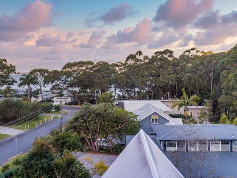 Sea Loft At Hyams Full House 4pm Check Out Sundays - Accommodation Redcliffe 4