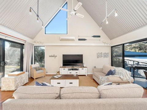 Sea Loft At Hyams Full House 4pm Check Out Sundays - Accommodation Redcliffe 2