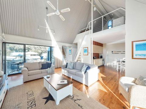 Sea Loft At Hyams Full House 4pm Check Out Sundays - Accommodation Redcliffe 3
