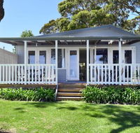 The Waterfront House 4pm Check Out Sundays - Accommodation Redcliffe