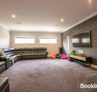 Wentworth Estate 5 Bedroom Luxury Home Sleeps 12 - Accommodation Redcliffe