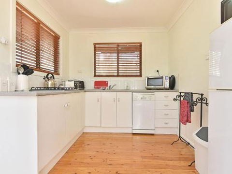 Olive Grove Villa 3 Suite With Large Bath - Accommodation Redcliffe 5