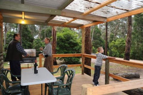 Lakes Entrance Log Cabins - Accommodation Redcliffe 2