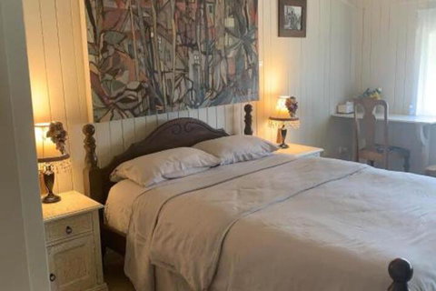 Hilltop Gallery - Accommodation Redcliffe 0