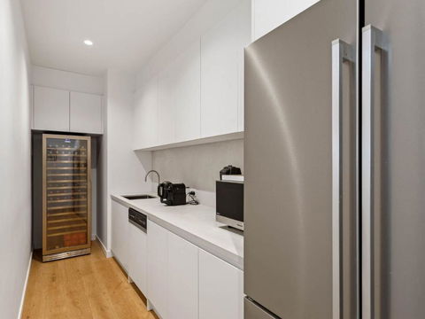 Fairway Views - Accommodation Redcliffe 3