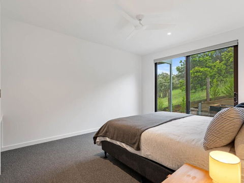Fairway Views - Accommodation Redcliffe 6
