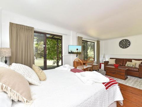 Olive Grove Studio 1 - Accommodation Redcliffe 0