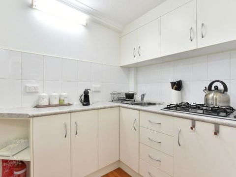 Olive Grove Studio 1 - Accommodation Redcliffe 5