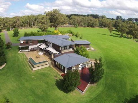 ALPINE LODGE Alpine Southern Highlands 4pm Check Out Sundays - Accommodation Redcliffe 4