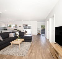 Callies Retreat I Pet Friendly I 3 Min Walk to Beach - Accommodation Redcliffe