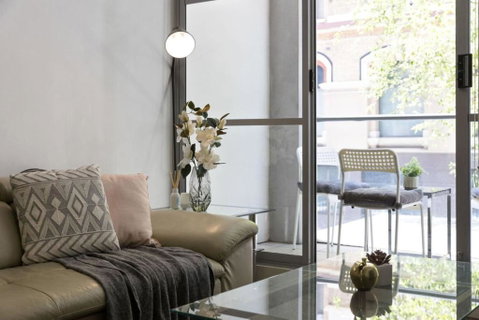 A Cozy & Modern Studio Next To Darling Harbour - Accommodation Redcliffe 3