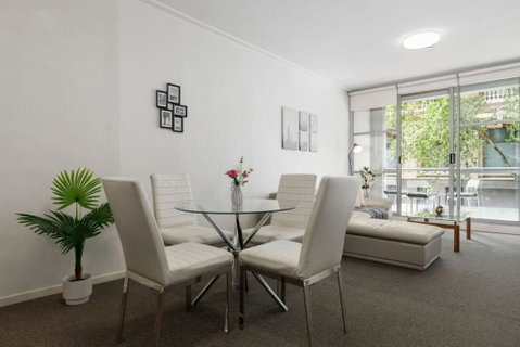 A Cozy & Modern Studio Next To Darling Harbour - Accommodation Redcliffe 2