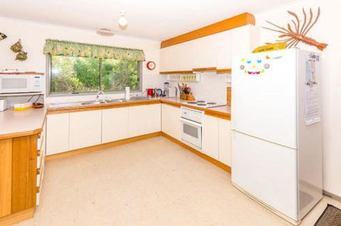 Sixteen Ash Ave Sandy Point - Accommodation Redcliffe 3