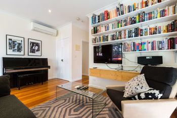 KIM 2BDR West Melbourne Apartment - Accommodation Redcliffe 0