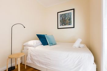 KIM 2BDR West Melbourne Apartment - Accommodation Redcliffe 1