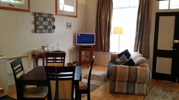 Strahan Holidays - Accommodation Redcliffe 1