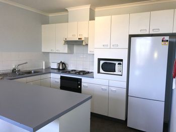 FATHOMS 19 - Accommodation Redcliffe 3