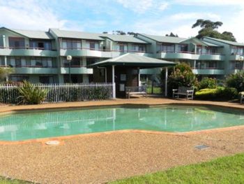 FATHOMS 19 - Accommodation Redcliffe 4