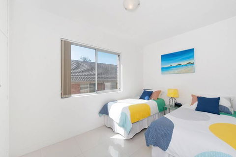 High Point Unit 4 / 4 Magnus Street - Accommodation Redcliffe 4