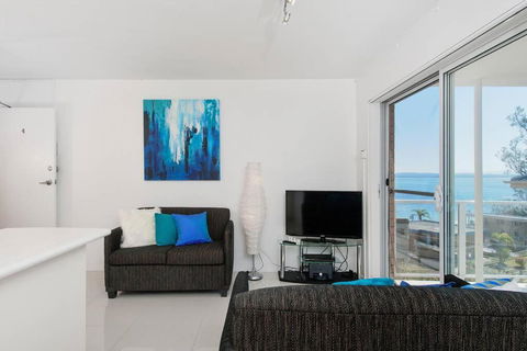 High Point Unit 4 / 4 Magnus Street - Accommodation Redcliffe 2