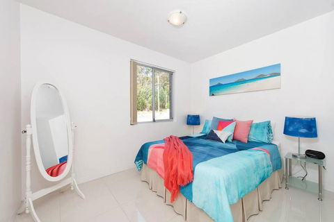 High Point Unit 4 / 4 Magnus Street - Accommodation Redcliffe 3