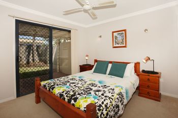 Oomoo 27a - Accommodation Redcliffe 3