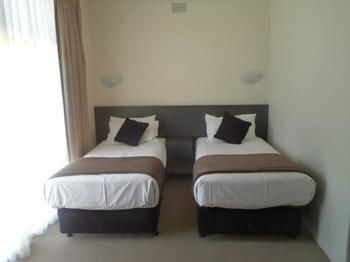 Oriana Motor Inn - Accommodation Redcliffe 2