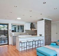 Little Beach House 8 Mistral Close - Accommodation Redcliffe