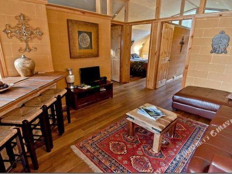 Bruny Island Accommodation 43 Degrees Beachside Studio Spa Apartments (1) - Accommodation Redcliffe 2