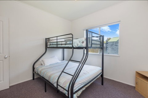 Julieanne - Accommodation Redcliffe 2