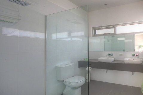 Villa Moyne - Accommodation Redcliffe 3