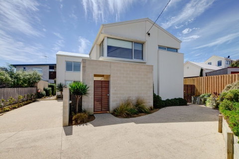 Villa Moyne - Accommodation Redcliffe 0