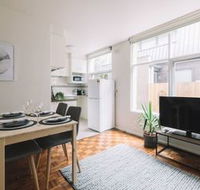 Cosy Melbourne Apartment Close To CBD - Accommodation Redcliffe