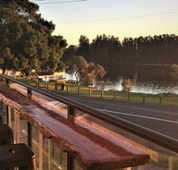 Wallis View Lakeside Family Retreat - Accommodation Redcliffe