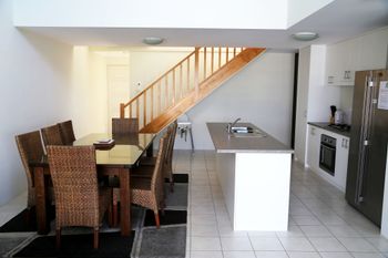 Waters Edge - Accommodation Redcliffe 3