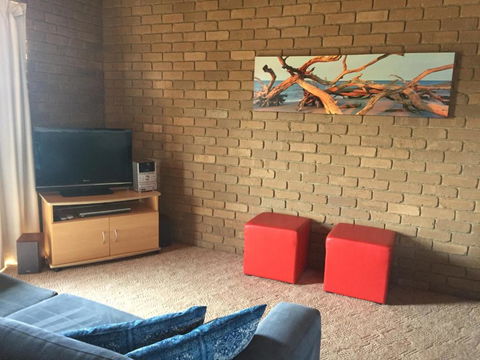 Gowings Of Mallacoota - Accommodation Redcliffe 4