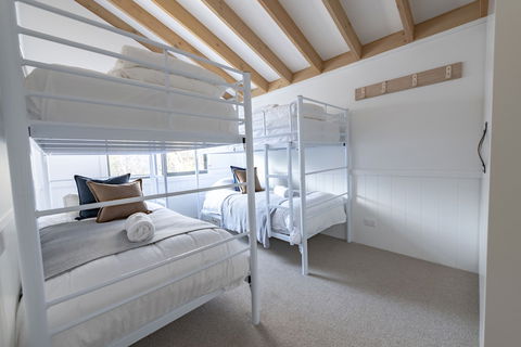 Discobulous 7 - Accommodation Redcliffe 1