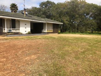 Caves Cottage - Accommodation Redcliffe 0