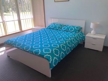 Caves Cottage - Accommodation Redcliffe 2