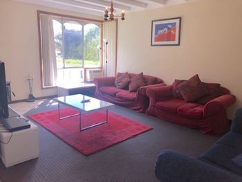 Caves Cottage - Accommodation Redcliffe 4