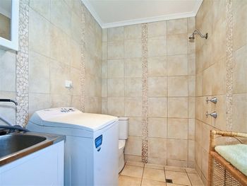 Hidden Oasis - Accommodation Redcliffe 5