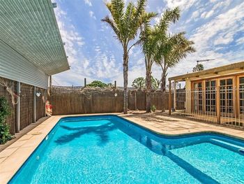 Hidden Oasis - Accommodation Redcliffe 1