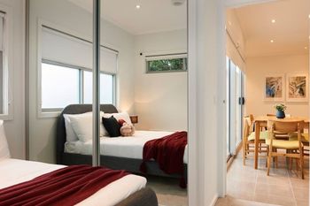 Open & Flowy 1 Bedroom Apartment In Chadstone - Accommodation Redcliffe 4